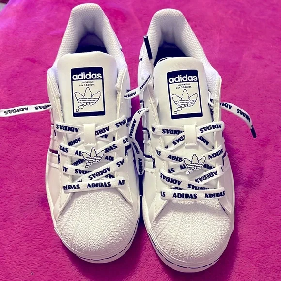 Size 4/5 kids. I normally where a 6 in womens fits perfect. Size 4/5 kids. I normally where a 6 in womens fits perfect.